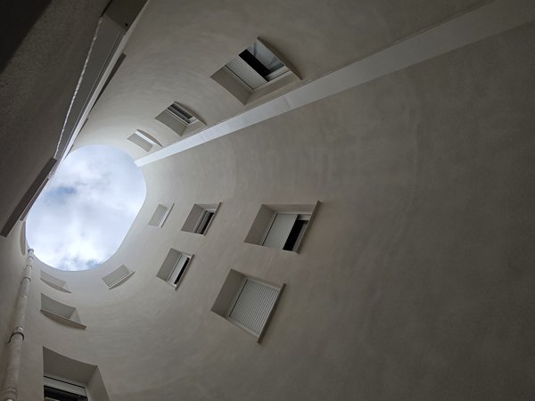 pla contrapicat edificil plurifamiliar